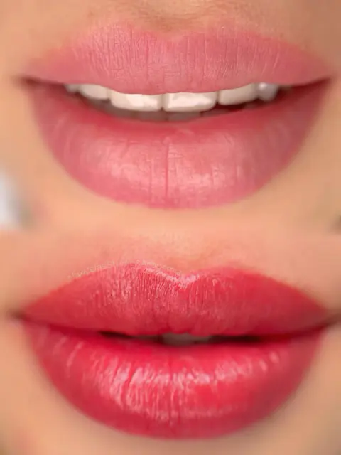 Labios con micropigmentación en tono coral